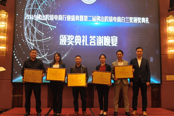 ·ðɽ¿ç¾³µçḚ́×À¼°ä½±ÒÇʽ