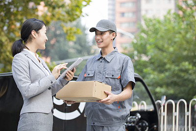 都会配送角逐物流最后一公里