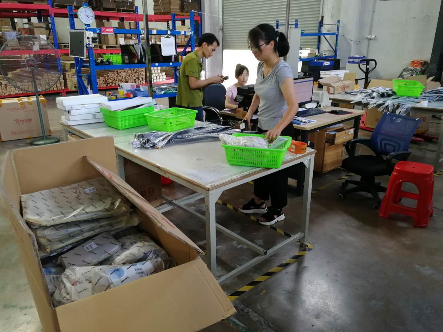 电子商务市场一连增添