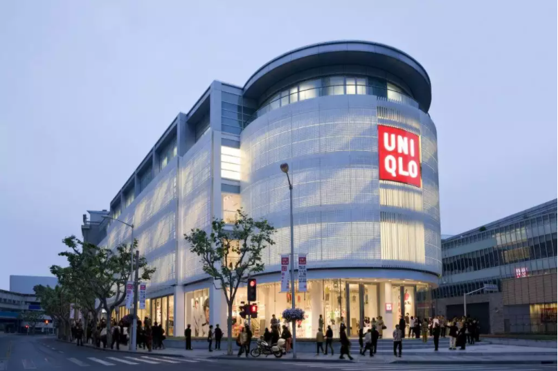 Uniqlo �ֳɴ��� 100% ȫ�Զ��ִ���������е�ֱ������·�����װ��������