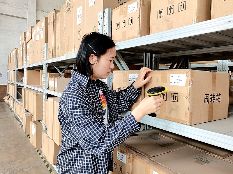 佛山电商客栈拣货中.jpg 佛山电商客栈拣货中.jpg