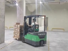 叉车操作 叉车操作