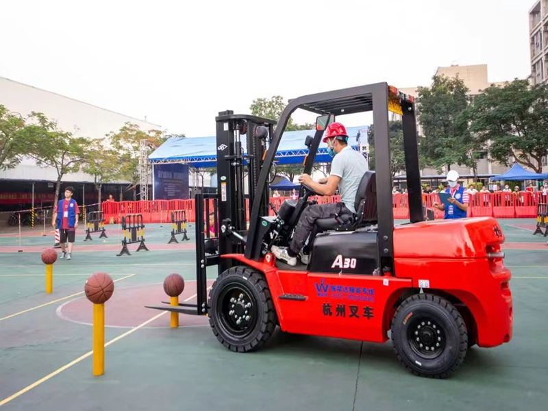 叉车手艺角逐 叉车手艺角逐