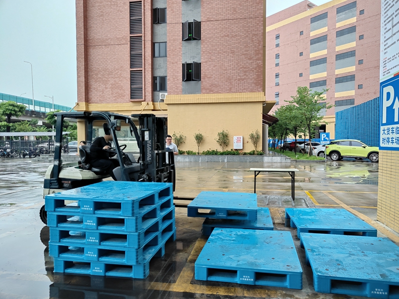 叉普拉托塑料卡板堆叠 叉普拉托塑料卡板堆叠